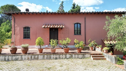 Foto Casale in Via della Chiesa XXXI 536, Lucca Ponte a Moriano di 230 m²