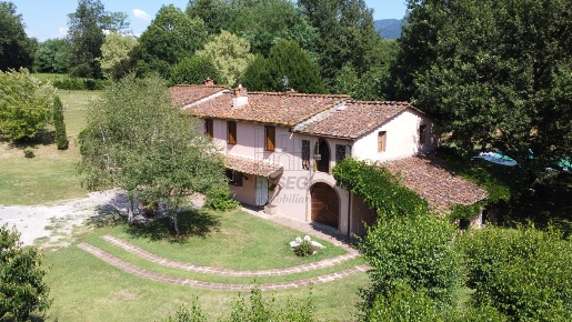 Foto Casale in Via della Chiesa di Gragnano, Lucca Gragnano - Lappato