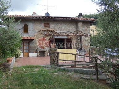 Foto Casale a Scarperia e San Piero Centro di 210 m² con 8 locali