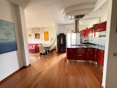 Foto Open space a Follo di 115 m² con 5 locali in vendita