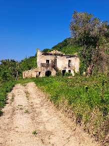 Foto Casale in C.DA CASTELLANA, Treglio di 500 m² con 10 locali in vendita