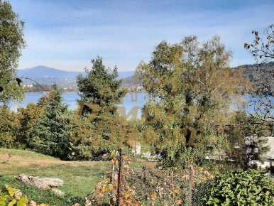 Foto Casale a Comabbio di 700 m² con 5 locali in vendita