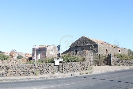 Foto Casale in Via XII Traversa sn, Belpasso Centro di 350 m² con 5 locali