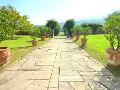 Foto Casale in Piazzale Risorgimento, Lucca Piazza Napoleone - San Michele