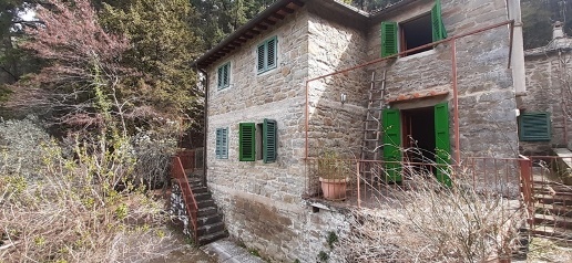 Foto Casale in Località Cascioni 80, Pelago di 100 m² con 8 locali