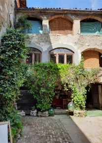 Foto Casale a Tredozio Centro Storico di 1200 m² con 28 locali in vendita
