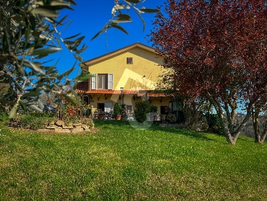 Foto Casale a Rosora di 434 m² con 5 locali in vendita