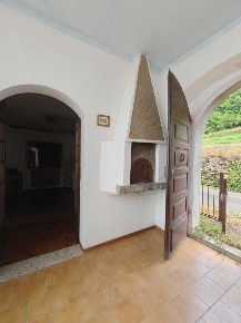 Foto Casale a Comano di 284 m² con 13 locali in vendita