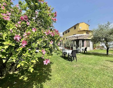 Foto Casale in Via del corso, Sarzana Crociata di 160 m² con 6 locali