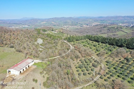 Foto Casale in Migianella, Umbertide di 349 m² con 15 locali in vendita