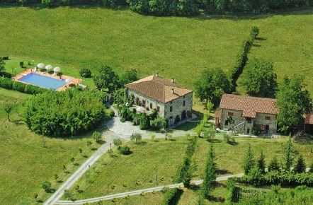 Foto Casale a Villafranca in Lunigiana di 1139 m² con 31 locali in vendita