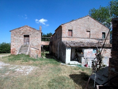 Foto Casale a Monte Rinaldo Centro di 820 m² con 10 locali in vendita