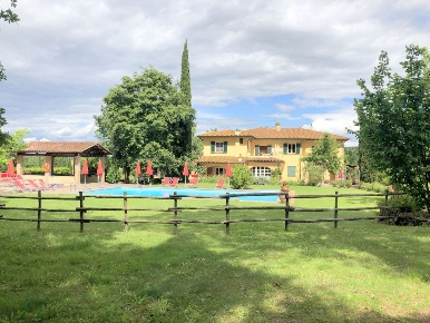 Foto Casale in Via Querciole, Fauglia di 559 m² con 25 locali in vendita