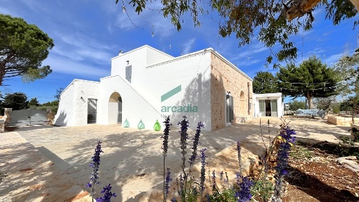 Foto Casale in Strada Provinciale 113, Monopoli di 350 m² con 8 locali