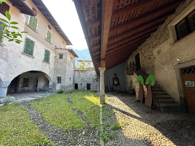 Foto Casale in Via Giuseppe Vaglia 8, Idro di 570 m² con 10 locali