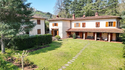 Foto Casale in Via di Villa Gaia 508, Lucca San Lorenzo a Vaccoli di 400 m²