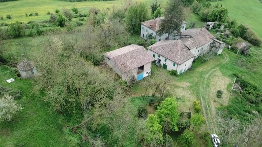 Foto Casale a Zocca Centro di 713 m² con 20 locali in vendita