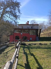 Foto Casale a Licciana Nardi di 280 m² con 8 locali in vendita