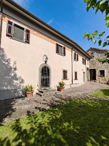 Foto Casale a Licciana Nardi di 400 m² con 13 locali in vendita