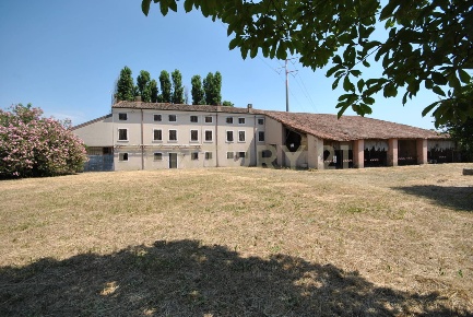 Foto Casale in Via Padovana 1, Arcole Macia di 665 m² con 15 locali