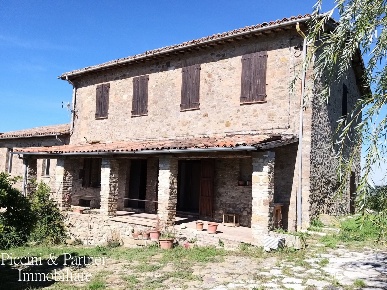 Foto Casale in Località Colle del Sole, Umbertide di 464 m² con 13 locali