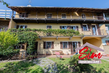 Foto Casale in Via Vercellio 30, Recetto di 315 m² con 6 locali in vendita