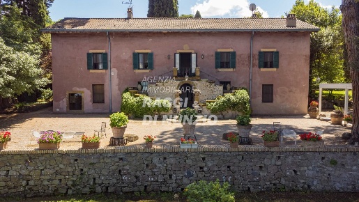 Foto Casale in Via del Casale Mazzini 54, Frascati di 670 m² con 12 locali