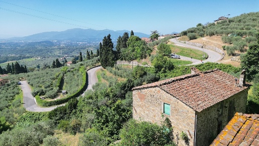 Foto Casale in Via Tofori, Lucca Camigliano di 300 m² con 12 locali