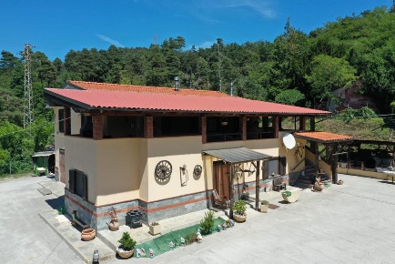 Foto Casale in via pra ellera 3, Cairo Montenotte di 460 m² con 18 locali