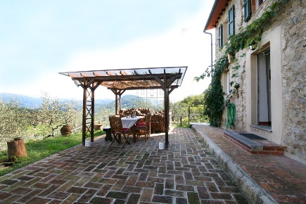 Foto Casale a Camaiore Camaiore Paese di 280 m² con 8 locali in vendita