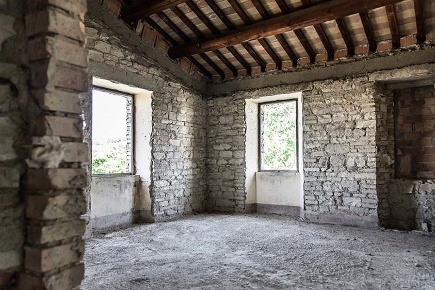 Foto Casale a Fossombrone di 1000 m² con 26 locali in vendita