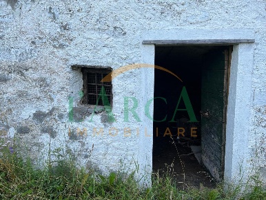 Foto Casale in Via Monte Guglielmo, Zone di 170 m² con 5 locali in vendita