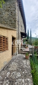 Foto Casale a Londa di 310 m² con 10 locali in vendita