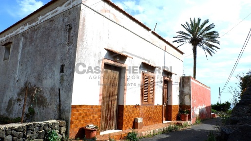 Foto Casale in Via Sibà, Pantelleria di 70 m² con 3 locali in vendita
