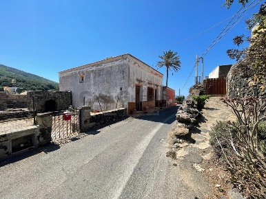 Foto Casale in Via Sibà, Pantelleria di 70 m² con 3 locali in vendita