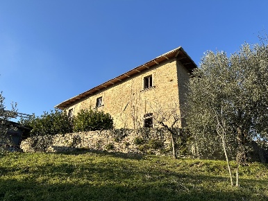 Foto Casale a Vicchio di 500 m² con 8 locali in vendita