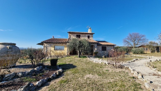 Foto Casale in Vocabolo Poggio, Montecastrilli di 250 m² con 8 locali