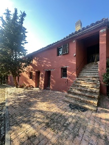 Foto Casale in contrada fossato, Montecarotto di 360 m² con 13 locali