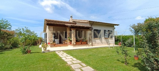 Foto Casale a Manciano di 120 m² con 6 locali in vendita