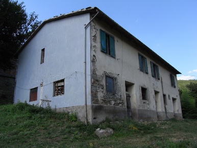 Foto Casale a San Godenzo di 350 m² con 13 locali in vendita