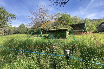 Foto Casale in Via Presso 106, Sale Marasino di 2563 m² in vendita