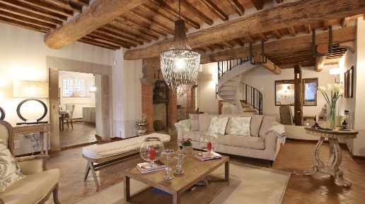 Foto Casale in Via della Chiesa 22° 9, Lucca Pieve Santo Stefano di 520 m²