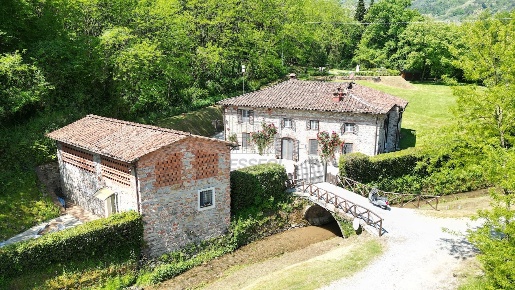 Foto Casale in Via della Chiesa 22° 9, Lucca Antraccoli di 520 m²