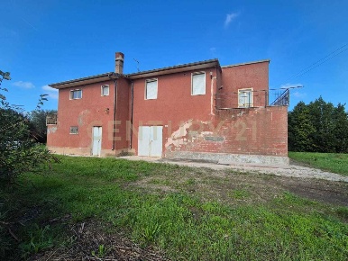 Foto Casale in Via Luciano Raveggi 6, Orbetello di 176 m² con 8 locali
