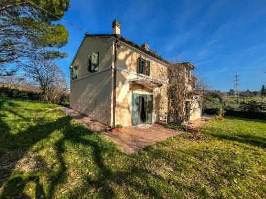 Foto Casale a Jesi Santa Lucia di 214 m² con 6 locali in vendita