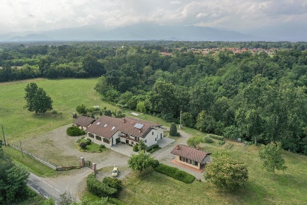 Foto Casale in Via Vauda 56, Lombardore di 120 m² con 6 locali in vendita