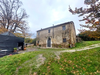 Foto Casale in Via di Mezzomonte, Pistoia Candeglia di 650 m² con 12 locali