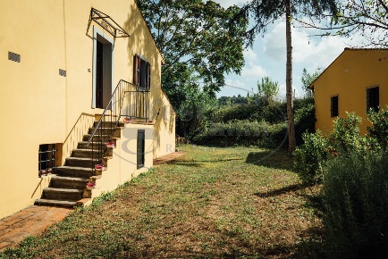 Foto Casale a Casciana Terme Lari Parlascio di 450 m² con 11 locali