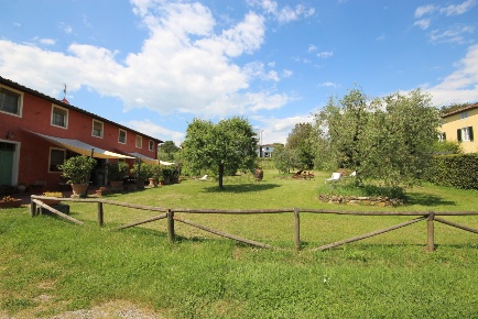 Foto Casale in Via per Camaiore 365, Lucca Monte San Quirico - Tre Cancelli