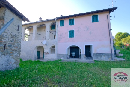 Foto Casale a Pareto di 790 m² con 25 locali in vendita